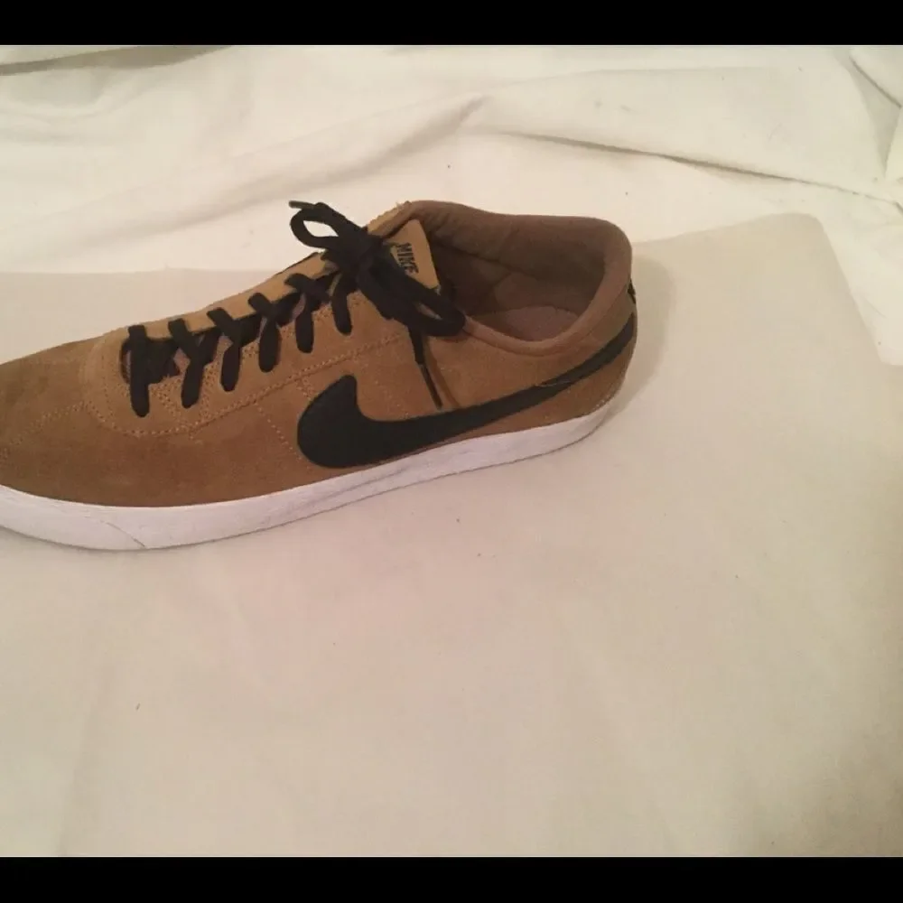 NIKE  SB 877045-201 Size US 10 Fashion sneaker